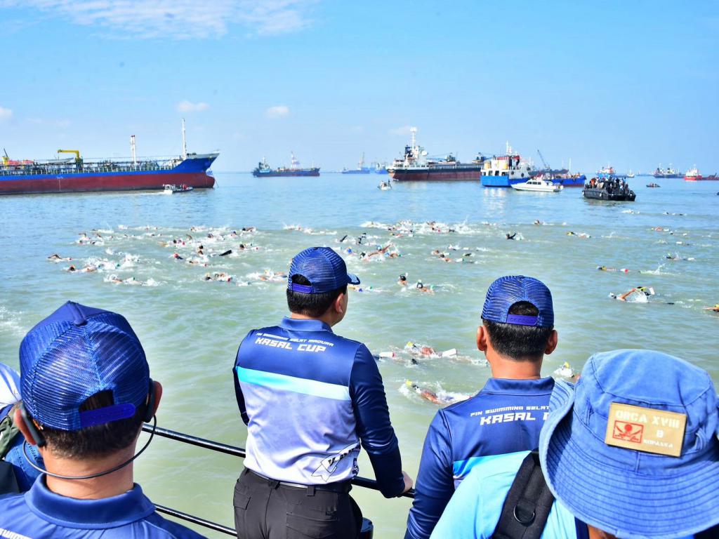 Dalam Rangka HUT ke-62 Tahun Kopaska TNI AL Menggelar Fin Swimming Selat Madura Kasal Cup 2024