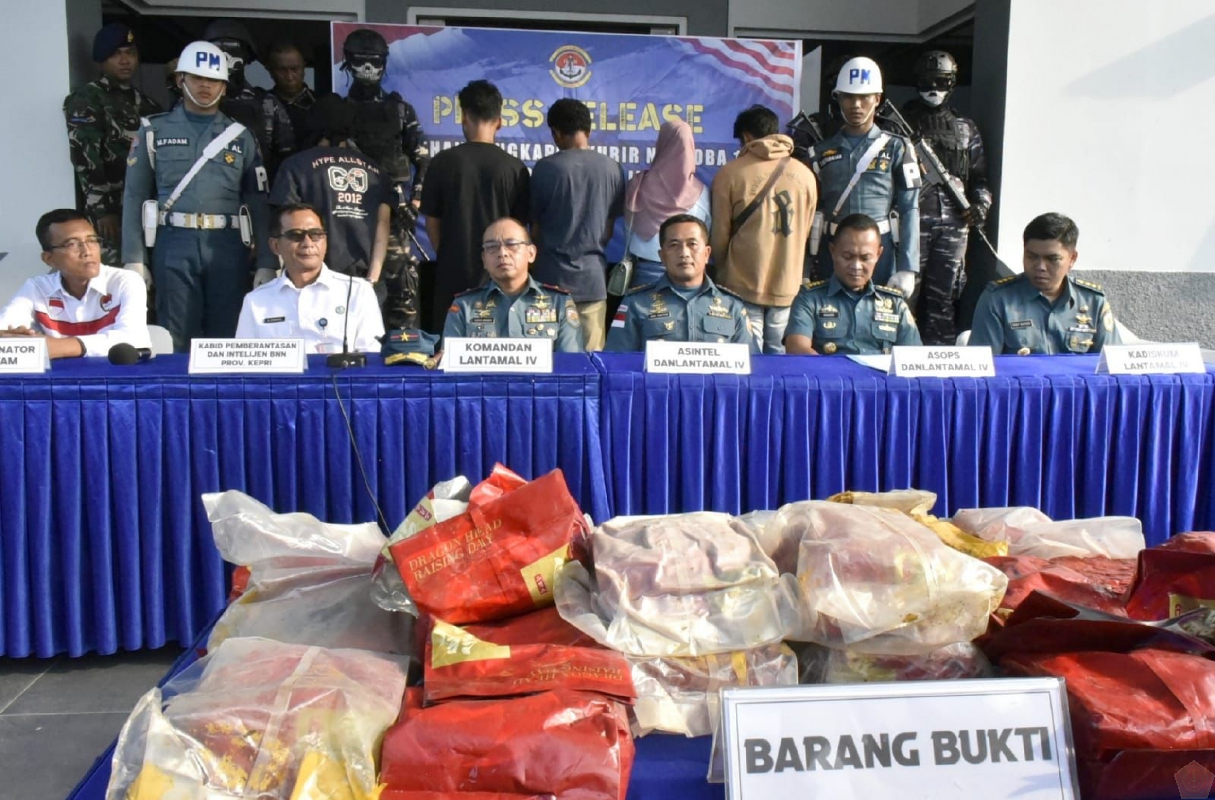 TNI AL Lantamal IV Batam Berhasil Menggagalkan Menyelundupkan Narkoba Jenis Sabu-Sabu Seberat 19 Kilogram Dengan Nilai Sekitar 19 Milyar Rupiah