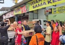 Dua Ribu Takjil Lintas Iman Dibagikan di Karanglewas, Simbol Nyata Kebhinekaan Banyumas