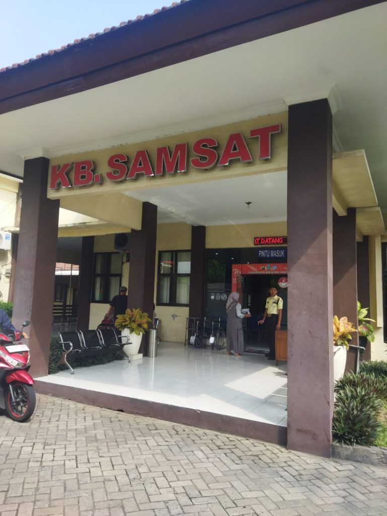 Masyarakat Apresiasi Kantor Bersama Samsat Kediri Kota dalam Mewujudkan Zona Integritas